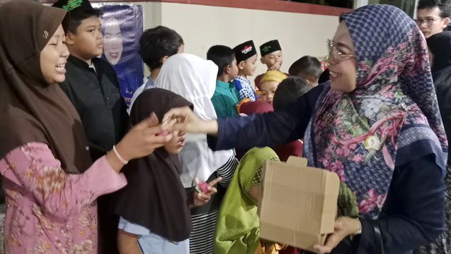 Bahagia Bersama Anak Yatim,Hj. Sri Wahyuni Herman Hadirkan Ramadan Penuh Senyum di Indramayu