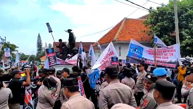 KOMPI Pimpin Aksi Penolakan PSN Revitalisasi Tambak, Petani Garam Indramayu Siap Demo Jilid 2